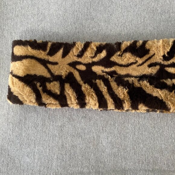 Adrienne Landau Scarf Animal Print Faux Fur Pull Through Scarf - Picture 12 of 13